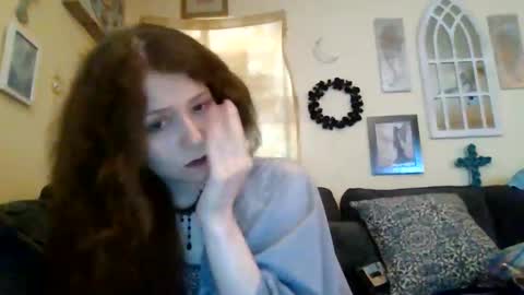 Snapshot of queencrimsonlvx chatting on 06/02/26, 01:29 queencrimsonlvx online show from 06/02/26, 01:29