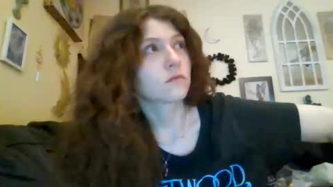 Snapshot of queencrimsonlvx chatting on 06/10/26, 02:16 queencrimsonlvx online show from 06/10/26, 02:16