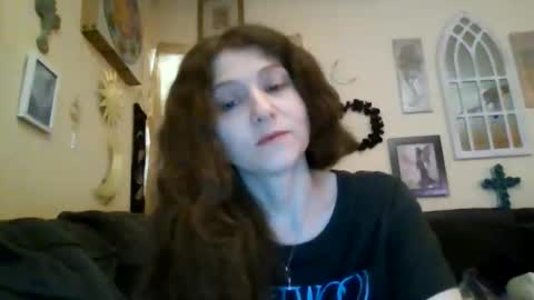Snapshot of queencrimsonlvx chatting on 06/11/26, 02:53 queencrimsonlvx online show from 06/11/26, 02:53