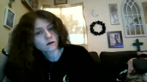 Snapshot of queencrimsonlvx chatting on 06/14/26, 03:08 queencrimsonlvx online show from 06/14/26, 03:08