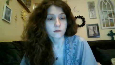 Snapshot of queencrimsonlvx chatting on 06/21/26, 03:53 queencrimsonlvx online show from 06/21/26, 03:53