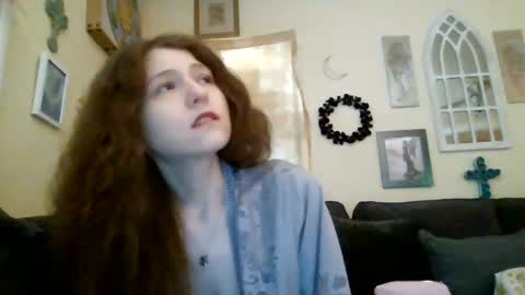 Snapshot of queencrimsonlvx chatting on 06/21/26, 10:45 queencrimsonlvx online show from 06/21/26, 10:45