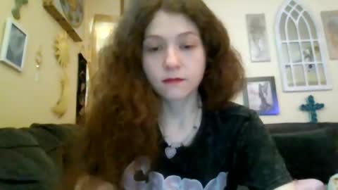 Snapshot of queencrimsonlvx chatting on 07/13/26, 12:24 queencrimsonlvx online show from 07/13/26, 12:24