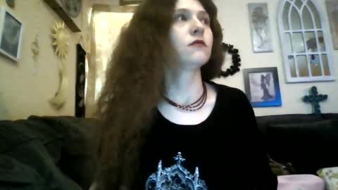 Snapshot of queencrimsonlvx chatting on 07/14/26, 10:54 queencrimsonlvx online show from 07/14/26, 10:54