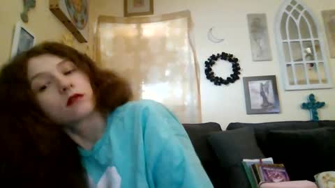 Snapshot of queencrimsonlvx chatting on 07/15/26, 01:22 queencrimsonlvx online show from 07/15/26, 01:22