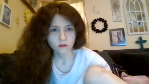 Snapshot of queencrimsonlvx chatting on 07/20/26, 08:17 queencrimsonlvx online show from 07/20/26, 08:17