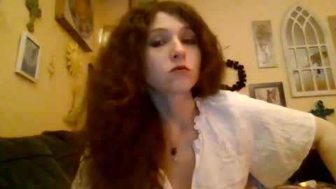 Snapshot of queencrimsonlvx chatting on 07/22/26, 06:05 queencrimsonlvx online show from 07/22/26, 06:05
