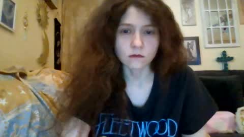 Snapshot of queencrimsonlvx chatting on 08/01/26, 05:12 queencrimsonlvx online show from 08/01/26, 05:12