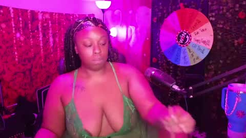 Snapshot of queencroze chatting on 05/28/26, 05:10 Queen Cherise Roze online show from 05/28/26, 05:10