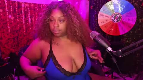 Snapshot of queencroze chatting on 06/05/26, 02:01 Queen Cherise Roze online show from 06/05/26, 02:01