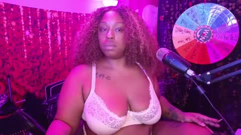 Snapshot of queencroze chatting on 06/06/26, 02:44 Queen Cherise Roze online show from 06/06/26, 02:44