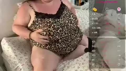 Queen curves online show from 07/20/26, 12:36