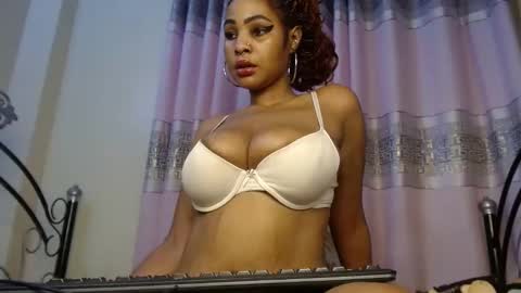 Snapshot of queendelicious1 chatting on 02/22/25, 04:07 faithdoris online show from 02/22/25, 04:07