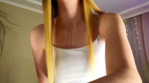 Nelly  INSTA  queenelia  online show from 09/25/25, 01:59