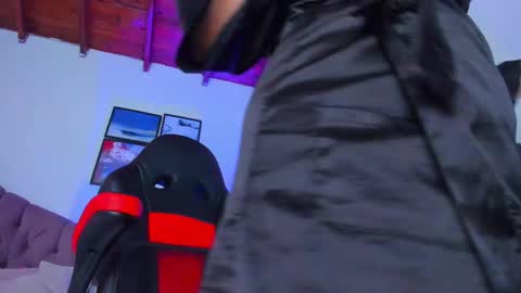 Queen online show from 03/03/25, 10:10