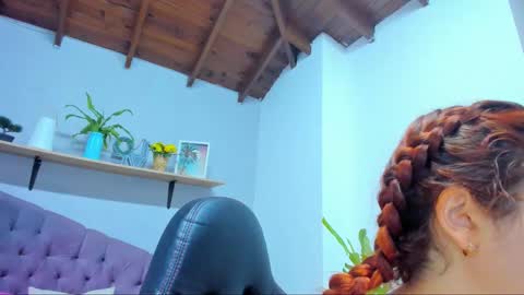 Queen online show from 03/29/26, 05:02