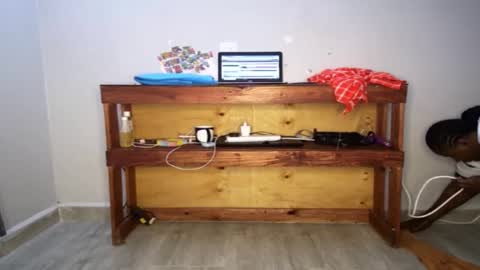 Nina online show from 11/10/25, 04:39