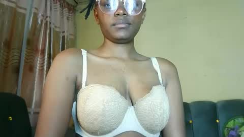 Snapshot of queenmerliz331240 chatting on 10/13/25, 09:26 queenmerliz331240 online show from 10/13/25, 09:26