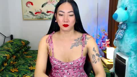 QUEEN online show from 01/22/25, 09:54