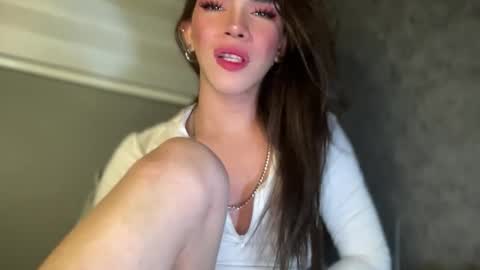 Snapshot of queenn_xxx chatting on 11/27/25, 12:24 QUEEN online show from 11/27/25, 12:24