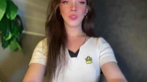 Snapshot of queenn_xxx chatting on 11/30/25, 09:24 QUEEN online show from 11/30/25, 09:24