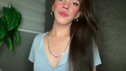 Snapshot of queenn_xxx chatting on 12/15/25, 12:53 QUEEN online show from 12/15/25, 12:53