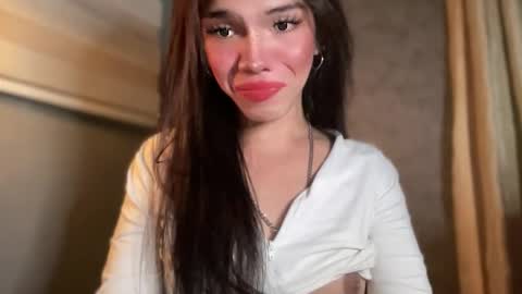 Snapshot of queenn_xxx chatting on 05/06/26, 02:40 QUEEN online show from 05/06/26, 02:40