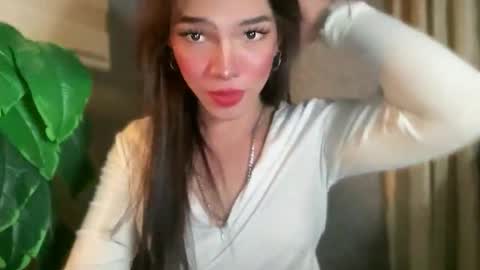 Snapshot of queenn_xxx chatting on 05/15/26, 02:29 QUEEN online show from 05/15/26, 02:29