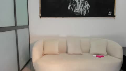 Snapshot of queenofass_ chatting on 02/05/25, 02:37 cathy online show from 02/05/25, 02:37