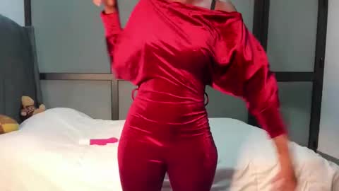 Snapshot of queenofass_ chatting on 02/15/25, 04:01 cathy online show from 02/15/25, 04:01