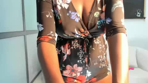 Snapshot of queenofass_ chatting on 02/16/25, 04:53 cathy online show from 02/16/25, 04:53