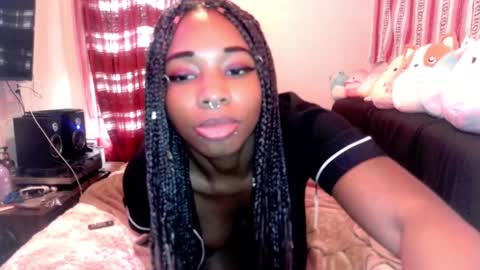 Snapshot of queenofheartsfaerah chatting on 02/05/25, 10:01 QueenOfHearts online show from 02/05/25, 10:01