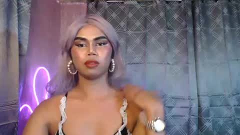 queenpinayebony_xx online show from 04/19/26, 12:59