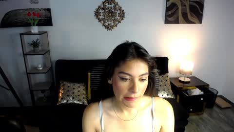 Snapshot of queenpink777 chatting on 12/19/24, 07:07 Rose online show from 12/19/24, 07:07