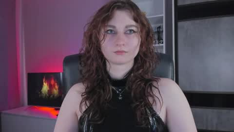 Snapshot of queenrosel chatting on 05/12/26, 05:32 Rose online show from 05/12/26, 05:32