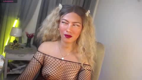 Snapshot of queensabbyvee chatting on 11/12/25, 05:24 Sabrina online show from 11/12/25, 05:24