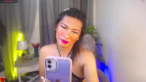 Snapshot of queensabbyvee chatting on 11/13/25, 02:05 Sabrina online show from 11/13/25, 02:05