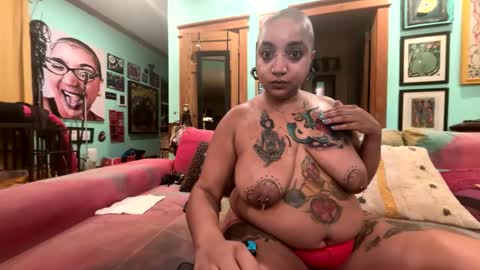 Queen Hilarity online show from 03/16/26, 05:44