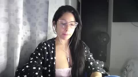 Snapshot of queenvictoria2023 chatting on 05/13/26, 05:05 Paola online show from 05/13/26, 05:05