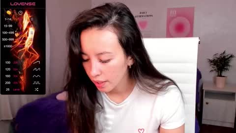 Snapshot of queitsharm_ chatting on 09/19/25, 05:20 Anna online show from 09/19/25, 05:20