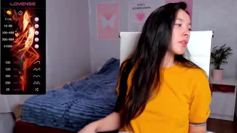 Snapshot of queitsharm_ chatting on 10/03/25, 05:26 Anna online show from 10/03/25, 05:26