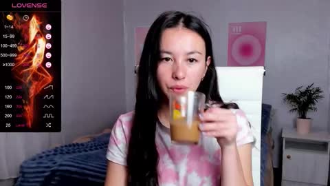 Snapshot of queitsharm_ chatting on 10/05/25, 05:50 Anna online show from 10/05/25, 05:50