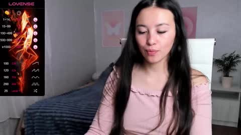 Snapshot of queitsharm_ chatting on 10/12/25, 06:12 Anna online show from 10/12/25, 06:12