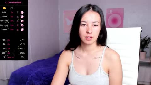 Snapshot of queitsharm_ chatting on 10/23/25, 05:18 Anna online show from 10/23/25, 05:18