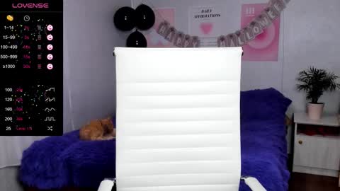 Snapshot of queitsharm_ chatting on 10/24/25, 05:04 Anna online show from 10/24/25, 05:04