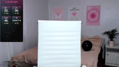 Snapshot of queitsharm_ chatting on 11/03/25, 05:31 Anna online show from 11/03/25, 05:31