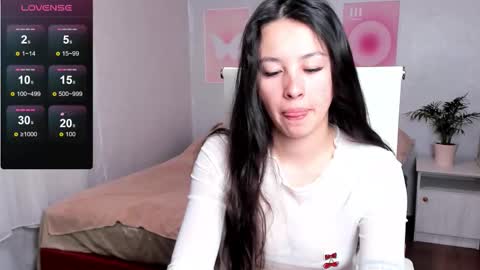 Snapshot of queitsharm_ chatting on 11/07/25, 06:02 Anna online show from 11/07/25, 06:02