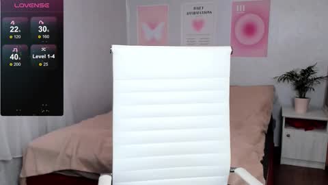 Snapshot of queitsharm_ chatting on 11/09/25, 07:06 Anna online show from 11/09/25, 07:06