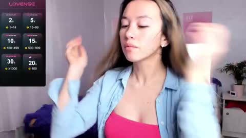 Snapshot of queitsharm_ chatting on 11/23/25, 06:46 Anna online show from 11/23/25, 06:46