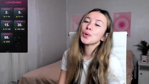 Snapshot of queitsharm_ chatting on 12/03/25, 06:32 Anna online show from 12/03/25, 06:32